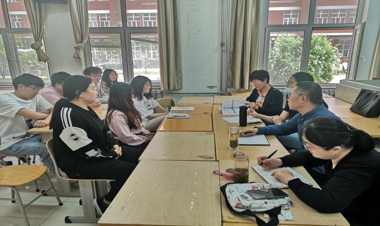 座谈2.jpg 座谈2.jpg
