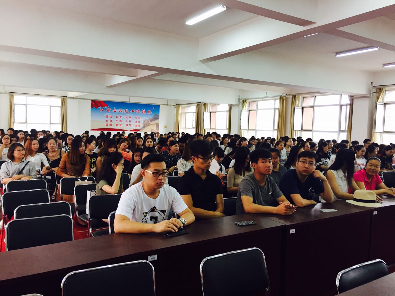 学生.jpg 学生.jpg