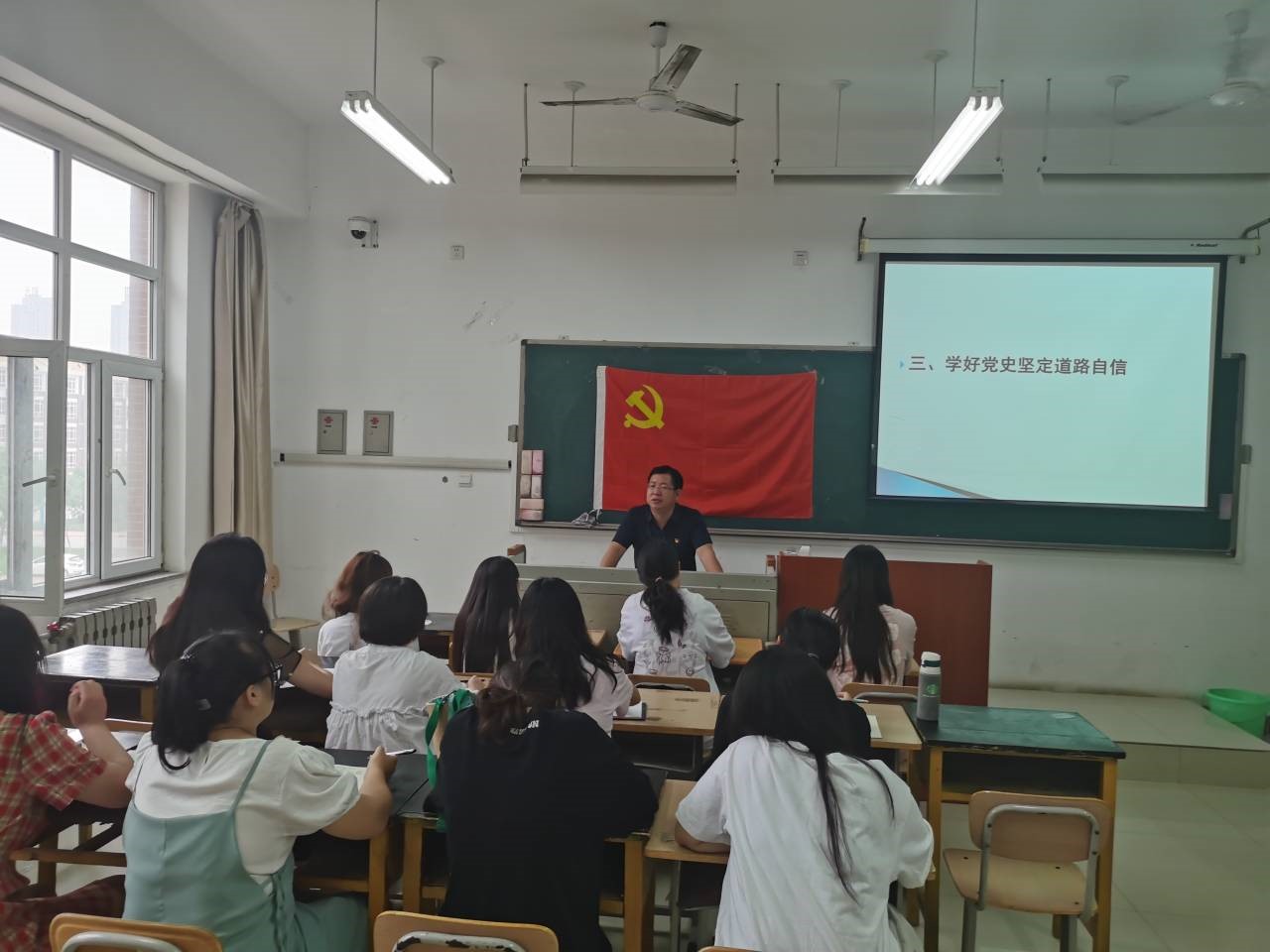 书记1.jpg 书记1.jpg